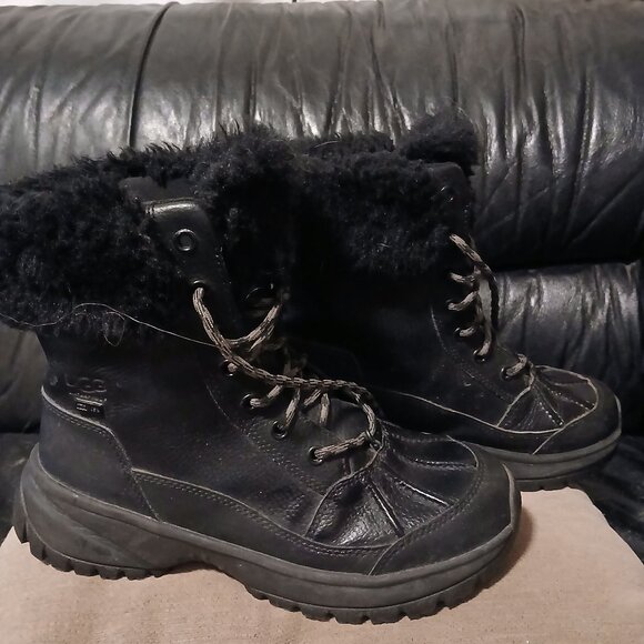 UGG Women's Yose Fluff Waterproof Boot - Picture 8 of 9